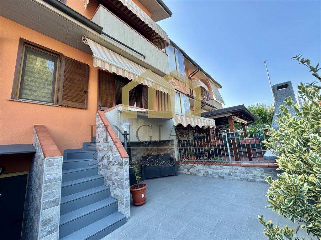 VILLETTA A SCHIERA CON GIARDINO BOX DOPPIO E MANSARDA