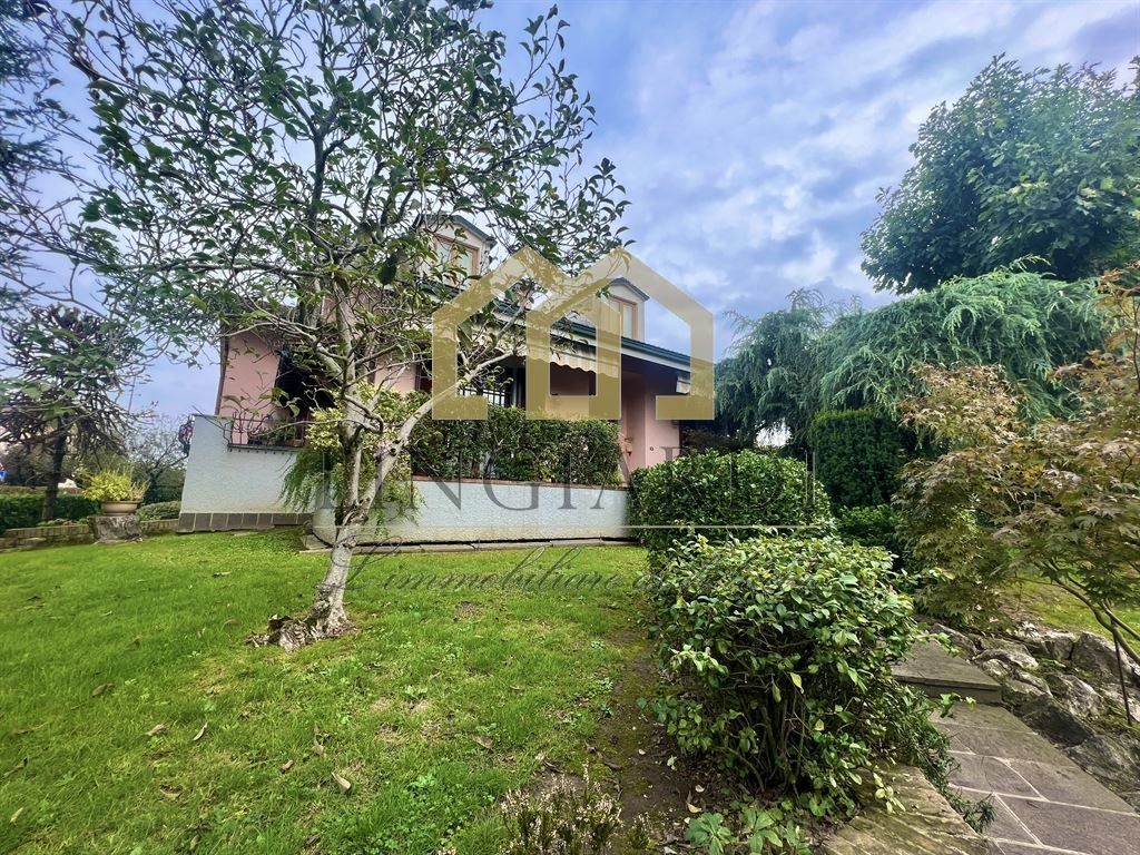 A POCHISSIMI KM DA LODI: AMPIA VILLA SINGOLA