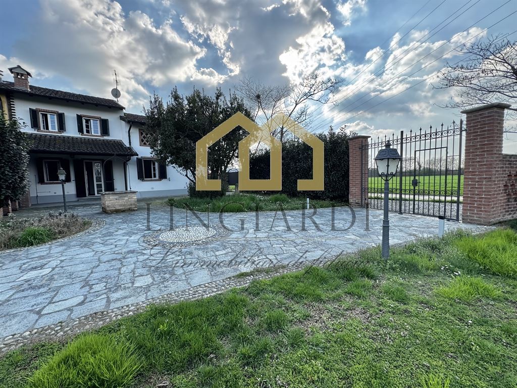 Vendita Esclusivo Casale a Lodi-Zona San Grat