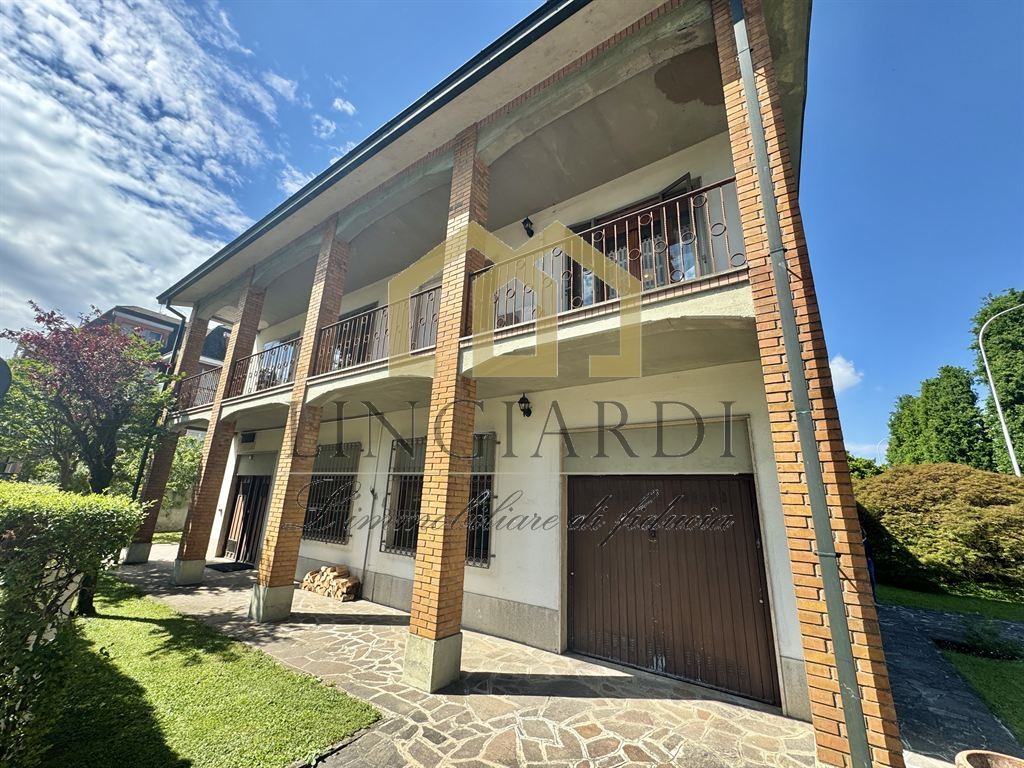Villa singola signorile con due unità abitative