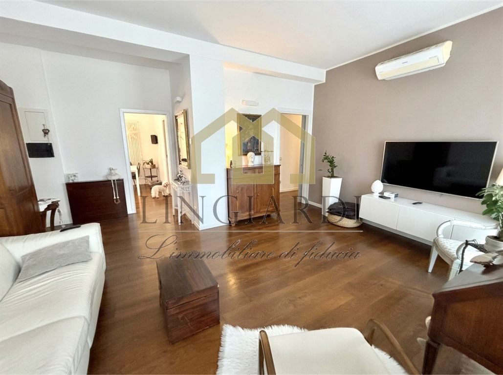 Lodi - Elegante quadrilocale ristrutturato con box